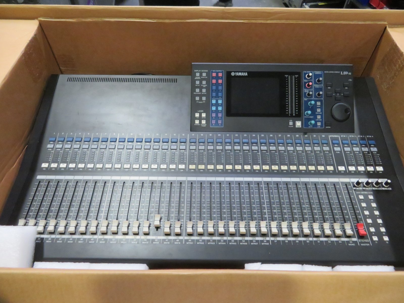 22-#248 YAMAHA LS9-32 DIGITAL MIXER 64 MONO 4 STEREO INPUTS.JPG