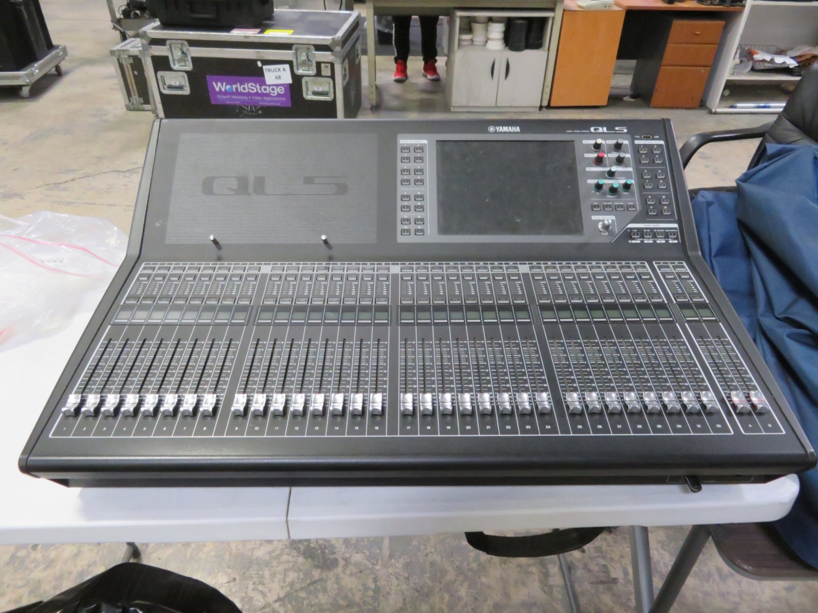 23-#252 YAMAHA QL5 64+8 CONSOLE (V4.10).JPG